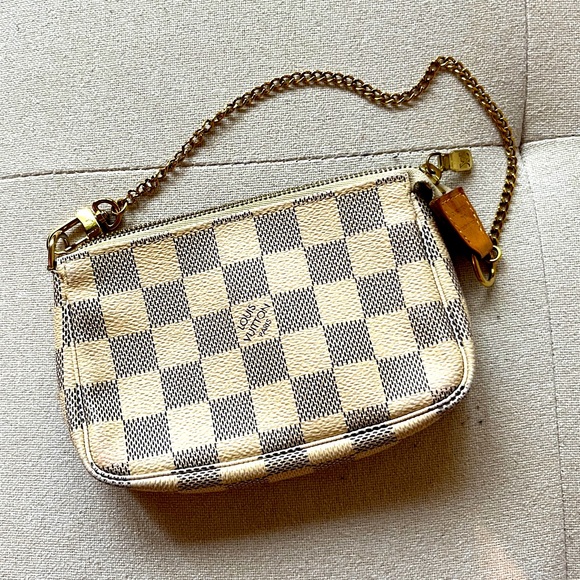 Authentic Louis Vuitton white checkerboard small pochette good condition - Picture 1 of 3